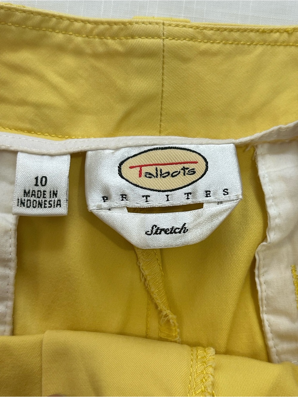 Talbots Shorts Women’s 
Yellow Womens Size 10 - Picture 5 of 11